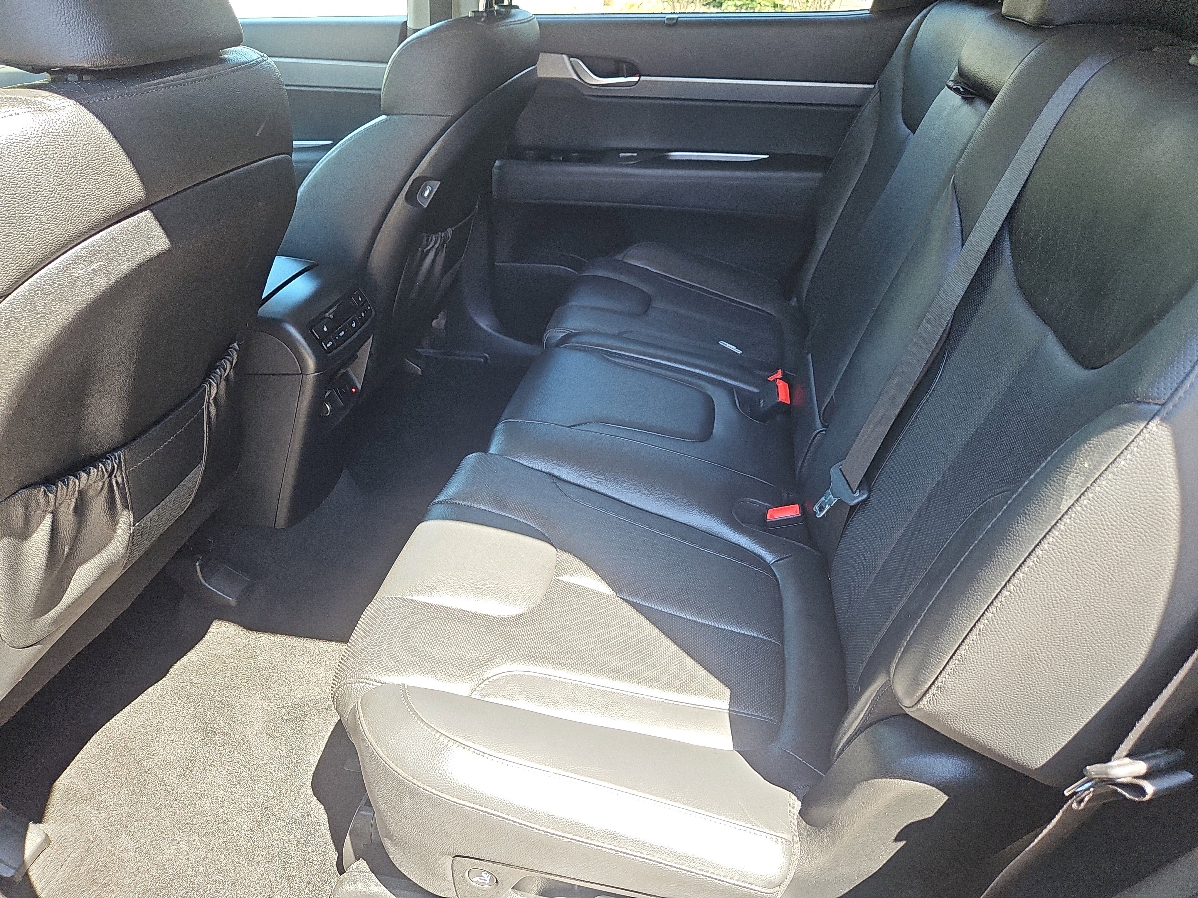 Used 2022 Hyundai Palisade SEL w/ 8P Bench Seat Package AWD/4WD image 34