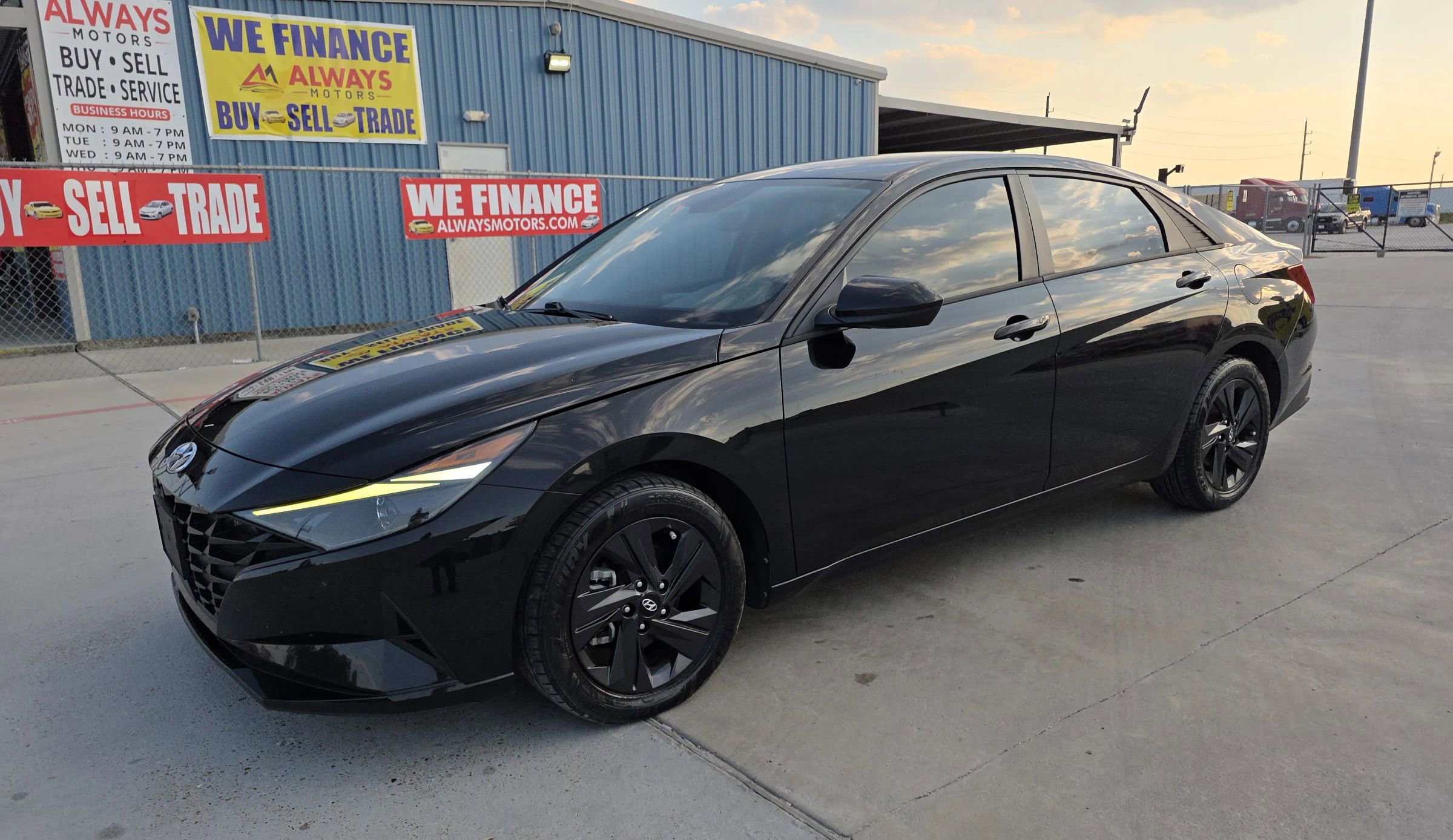 Used 2022 Hyundai Elantra SEL w/ Convenience Package image 2