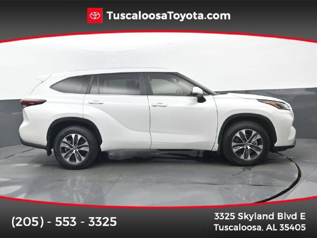 Used 2024 Toyota Highlander XLE AWD/4WD image 1