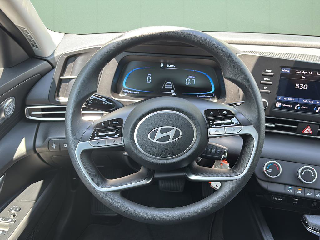 Used 2025 Hyundai Elantra SE FWD image 21