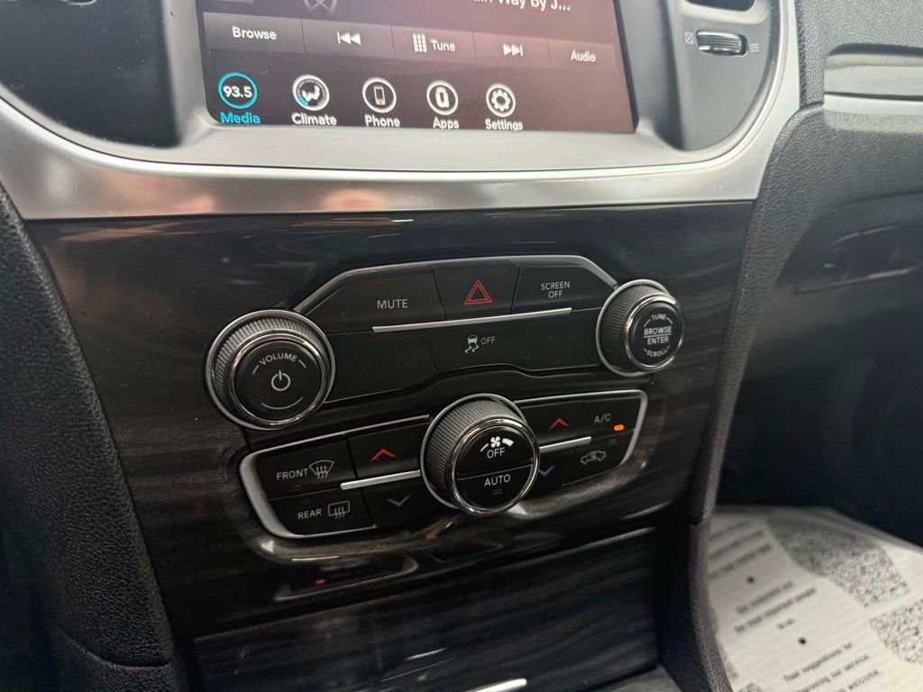 Used 2020 Chrysler 300 Touring w/ Sport Appearance Package image 9