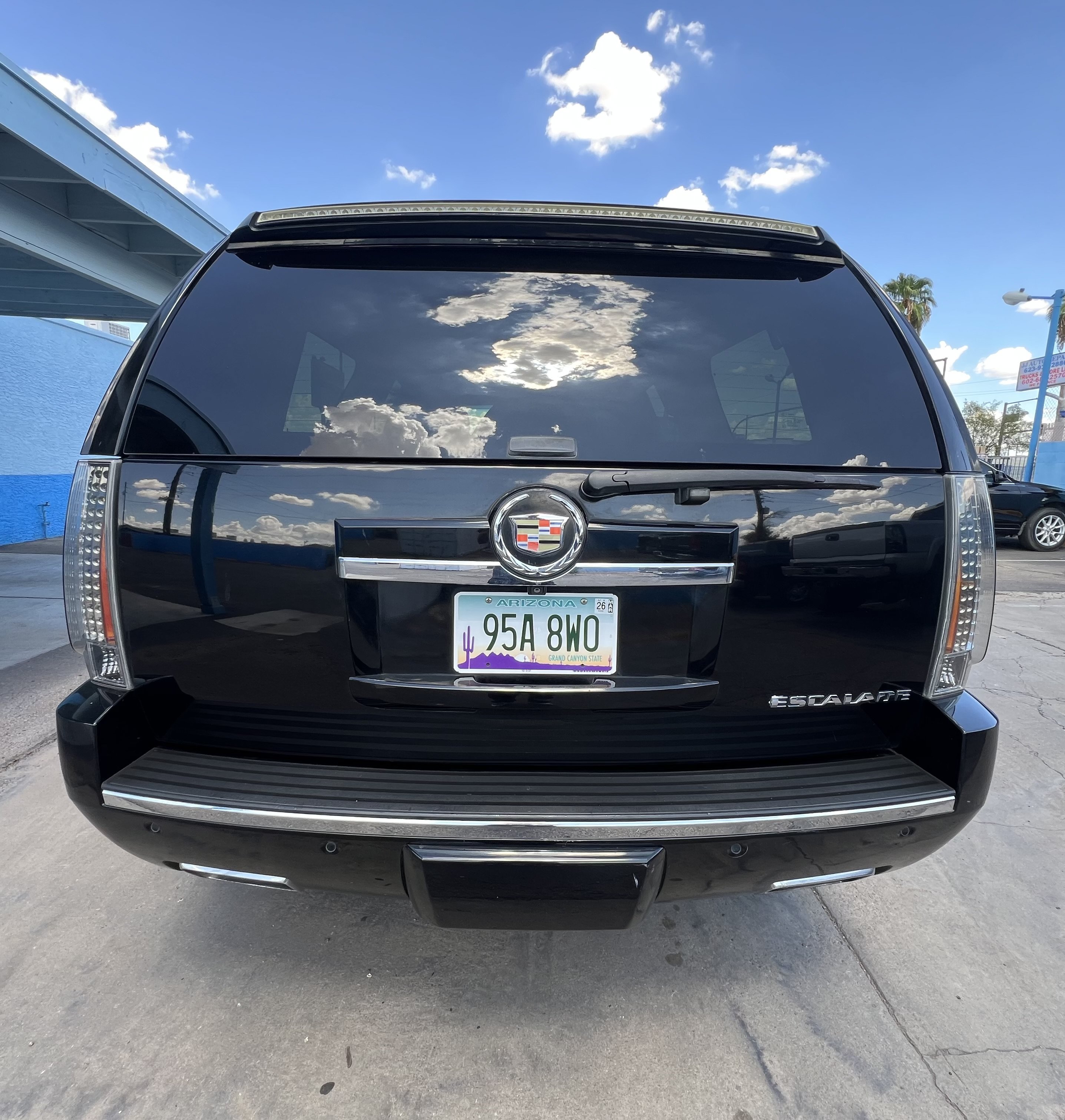 Used 2013 Cadillac Escalade ESV Premium AWD/4WD image 4