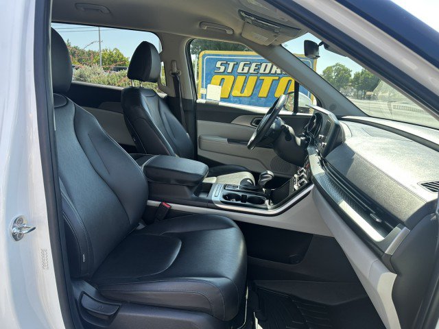 Used 2022 Kia Carnival LX FWD image 22
