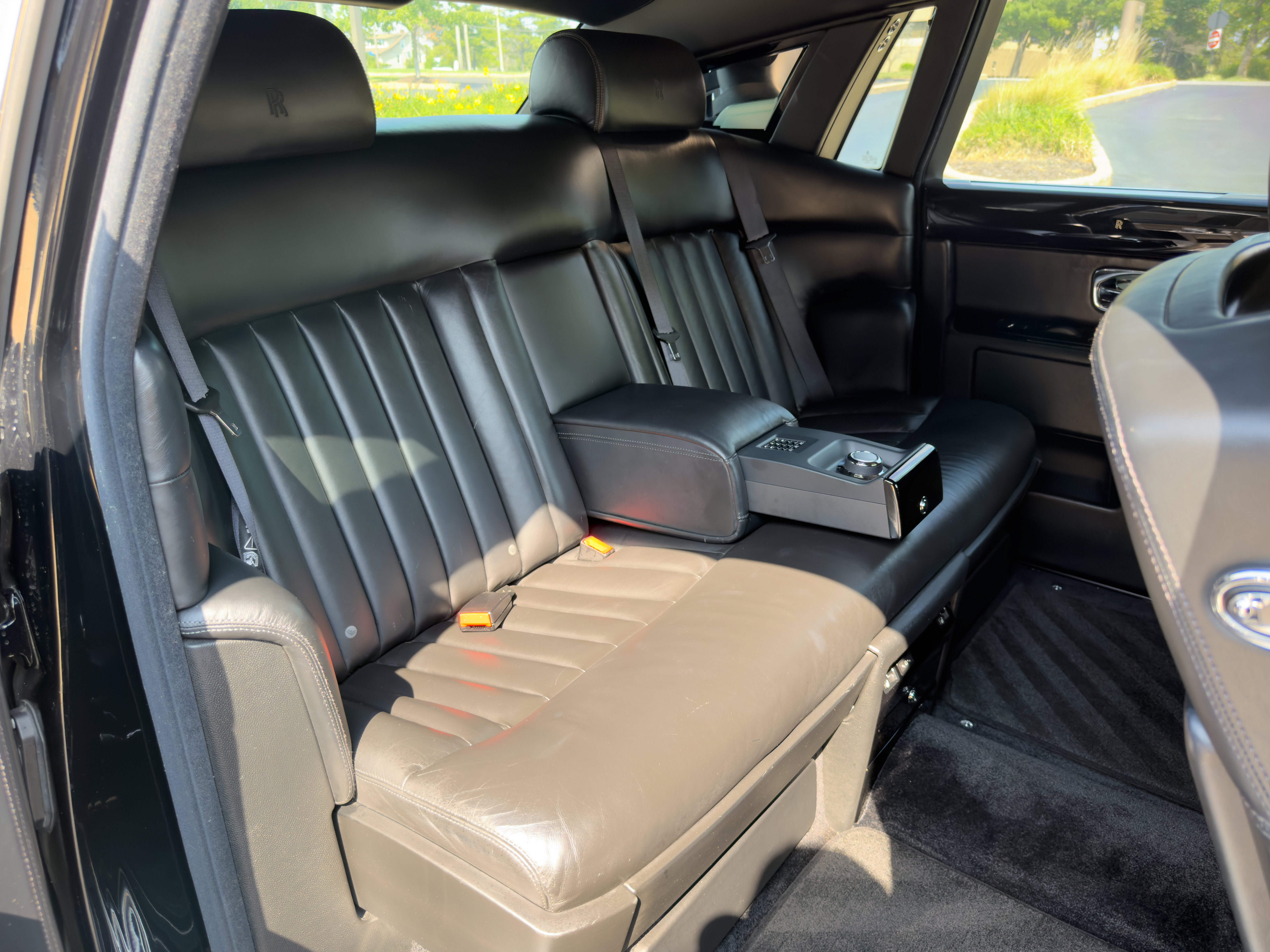 Used 2010 Rolls-Royce Phantom Sedan RWD image 21