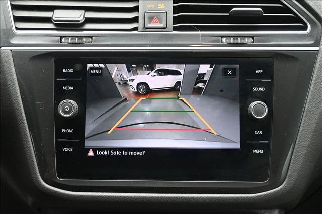 Used 2018 Volkswagen Tiguan SE FWD image 11