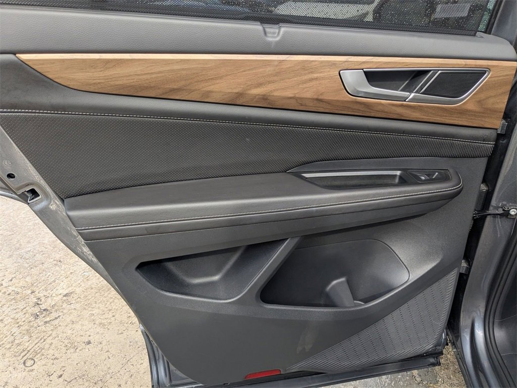 Used 2025 Volkswagen Atlas SE image 24