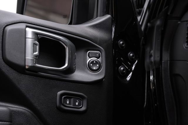 Used 2025 Jeep Gladiator Rubicon w/ Safety Group AWD/4WD image 82