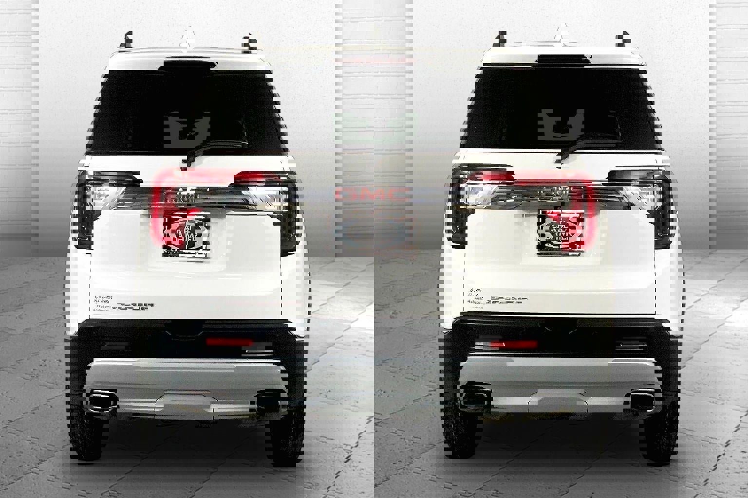 Used 2023 GMC Acadia SLE w/ Driver Convenience Package image 3