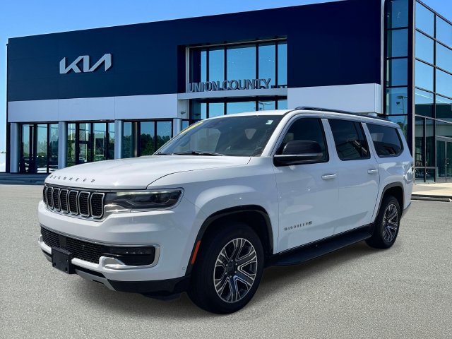 Used 2024 Jeep Wagoneer L Series II w/ Flexible Seating Group AWD/4WD image 3