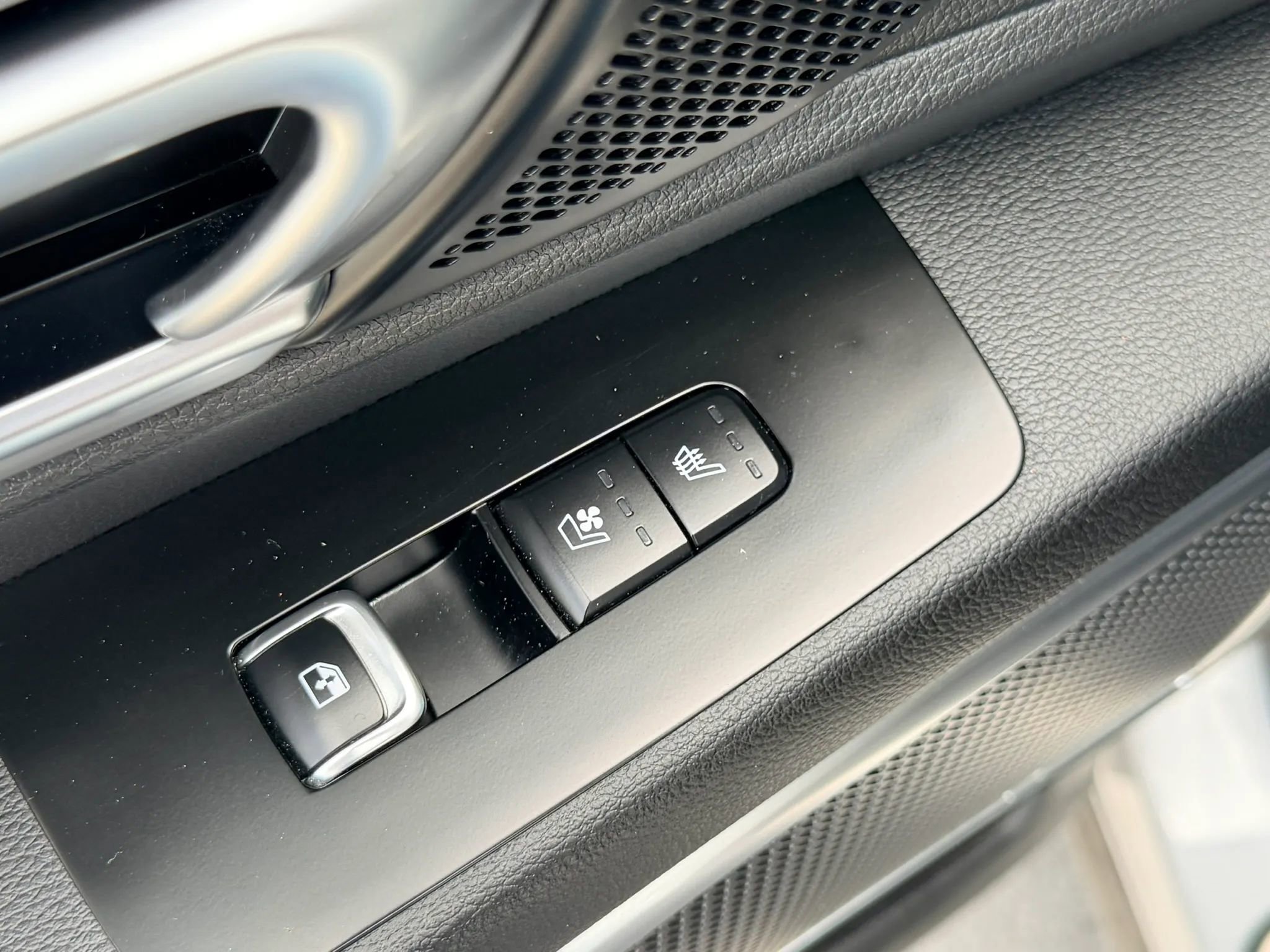 Used 2022 Kia Telluride SX w/ SX Prestige Package image 16