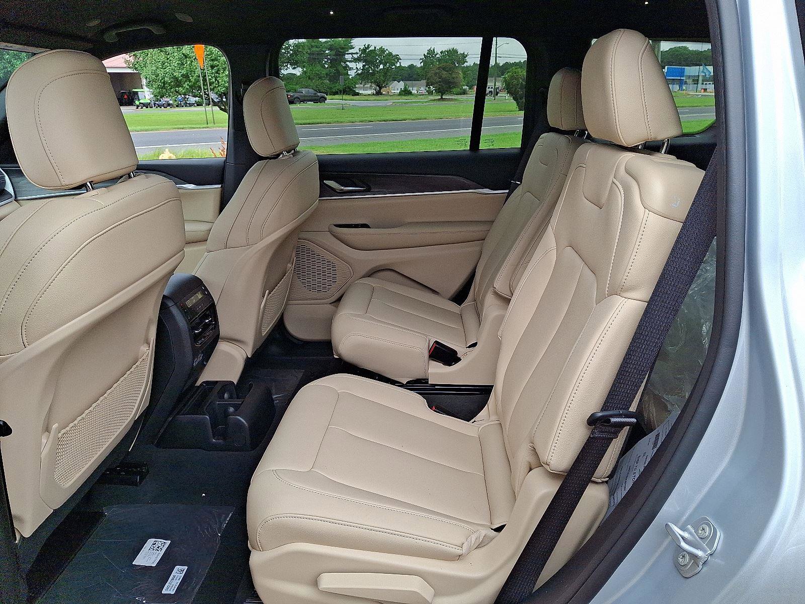 New 2025 Jeep Grand Cherokee L Limited image 7