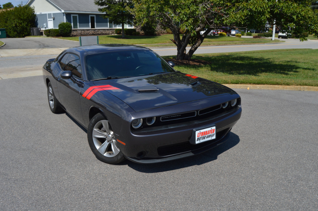 Used 2019 Dodge Challenger SXT image 19