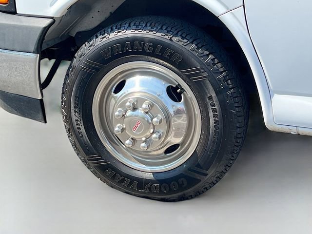 Used 2019 GMC Savana 3500 Extended w/ Power Convenience Package image 17