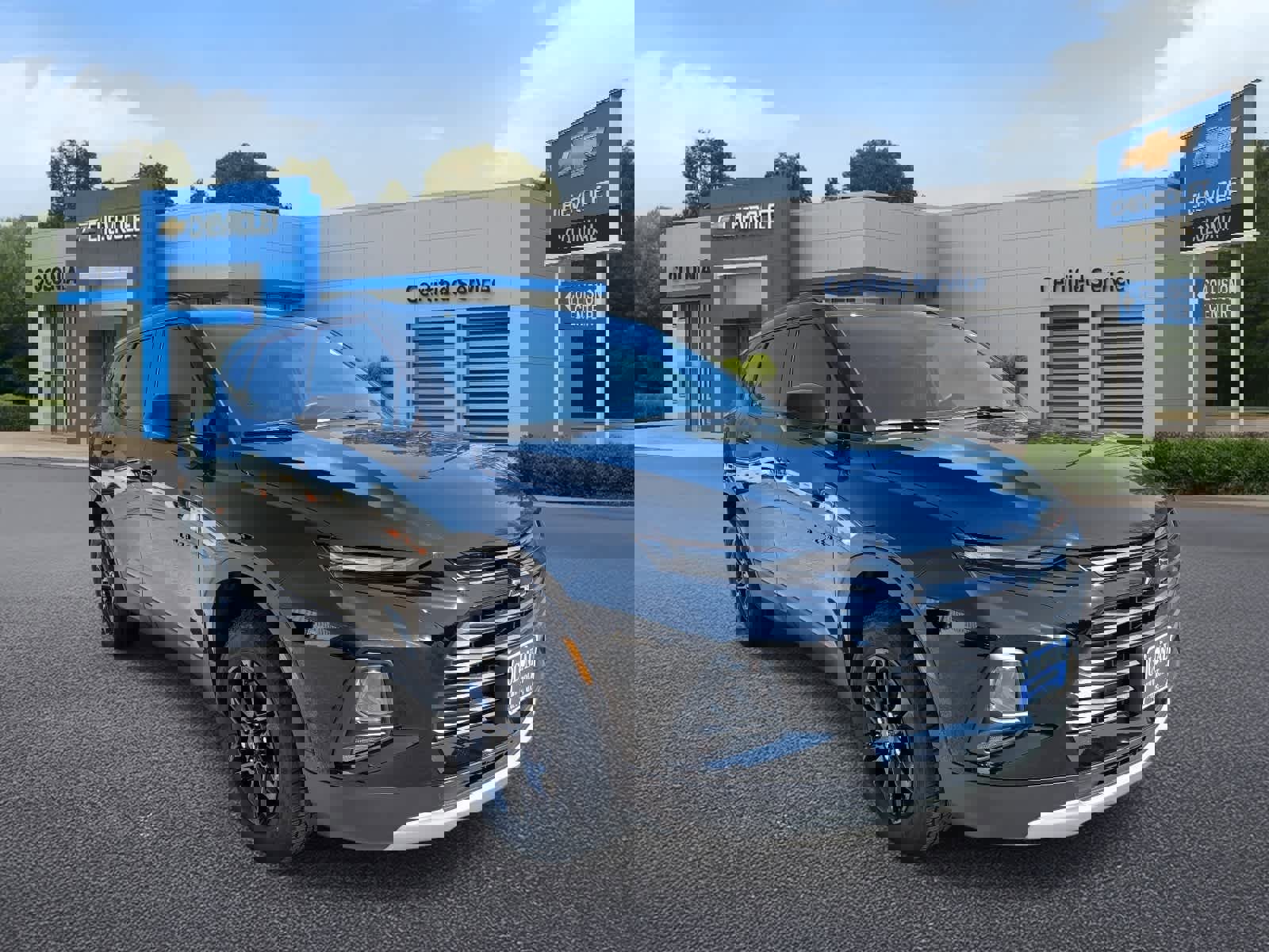 Used 2022 Chevrolet Blazer LT w/ Midnight/Sport Edition AWD/4WD image 2