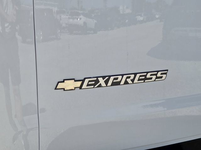 Used 2025 Chevrolet Express 3500 LT w/ LT Preferred Equipment Group RWD image 12