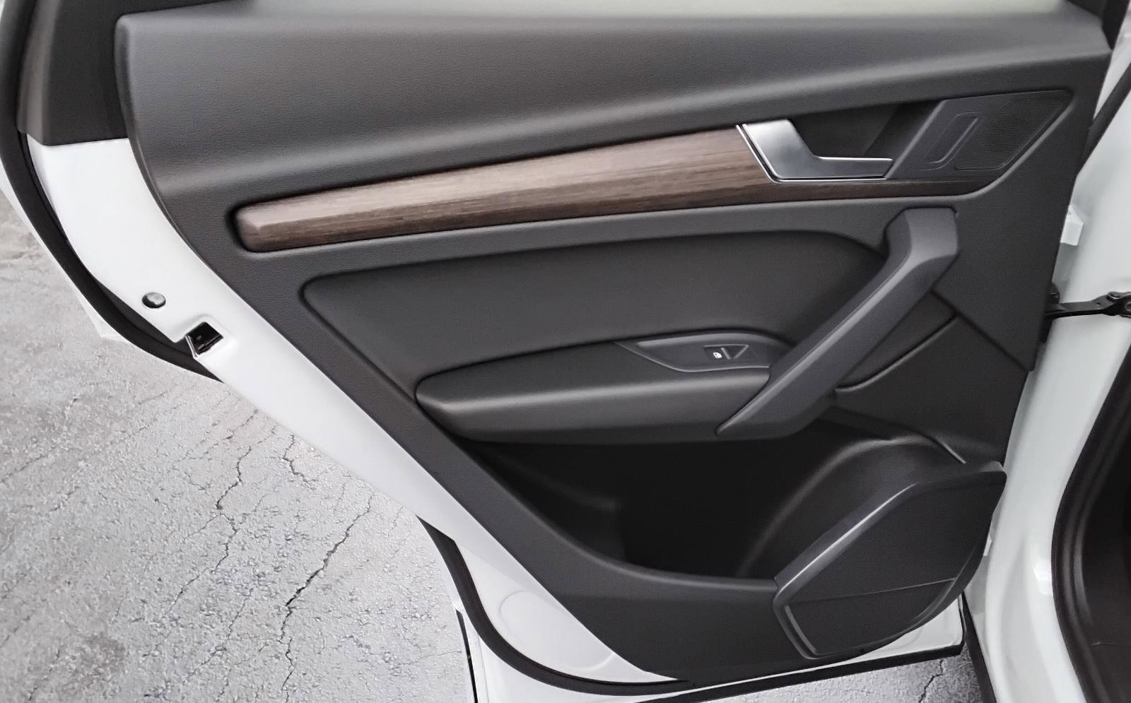 Certified 2024 Audi Q5 e Premium w/ Convenience Package image 19