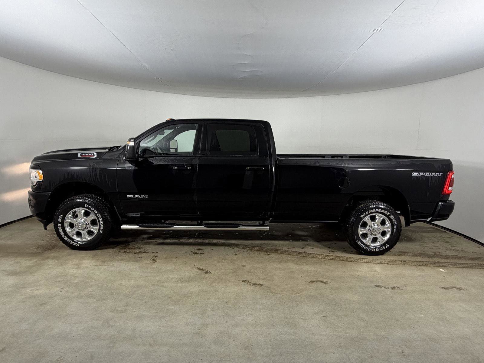 Used 2024 RAM 3500 Big Horn w/ Sport Appearance Package AWD/4WD image 11