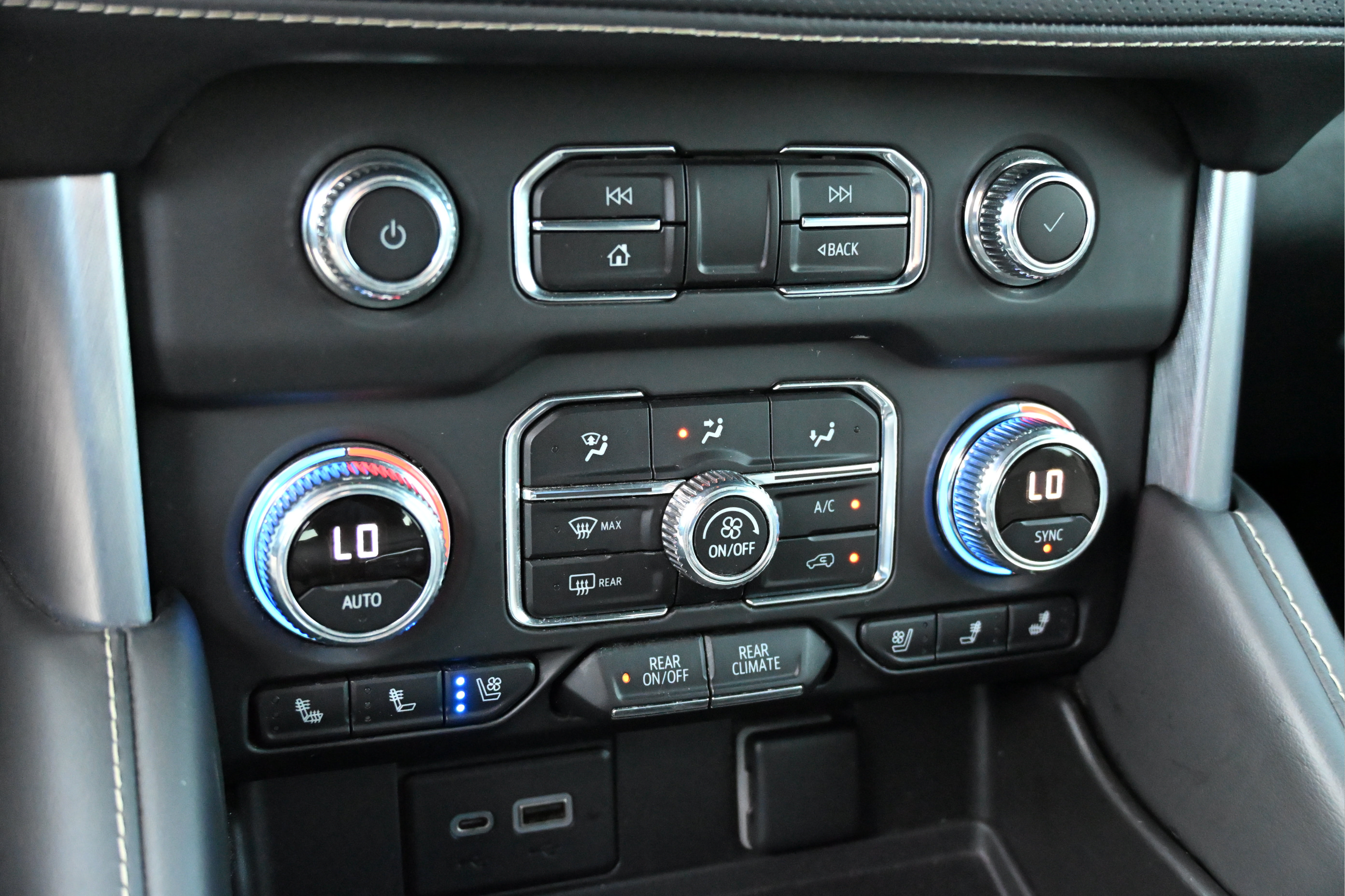 Used 2022 GMC Yukon SLT w/ SLT Premium Package AWD/4WD image 29