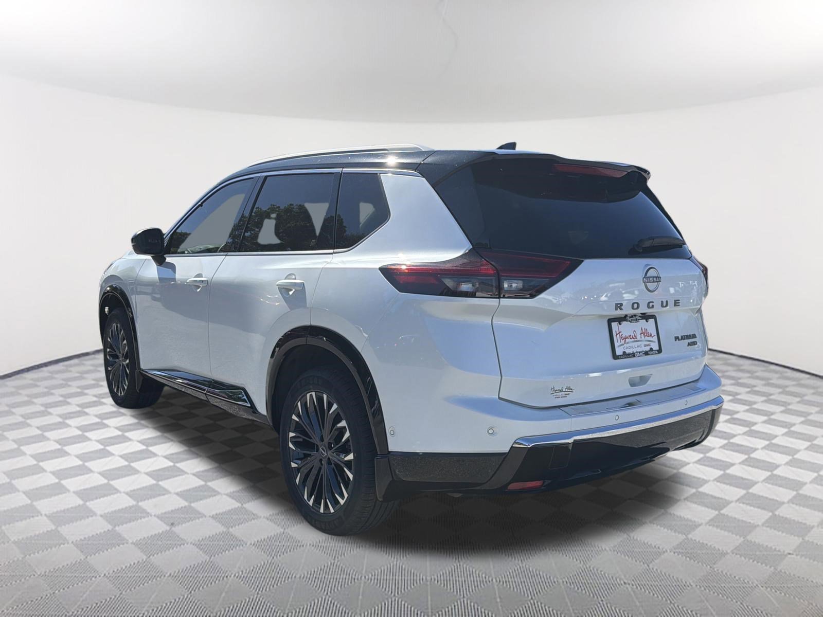Used 2024 Nissan Rogue Platinum AWD/4WD image 3