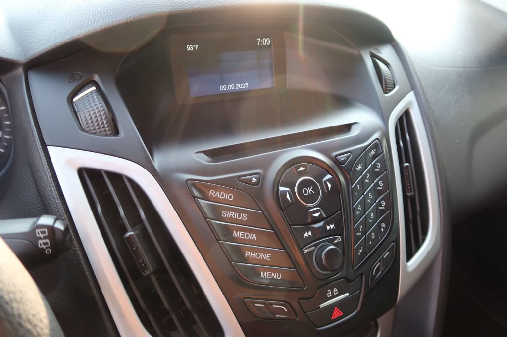 Used 2014 Ford Focus SE FWD image 13