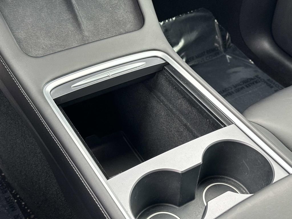 Used 2024 Tesla Model Y Long Range image 17