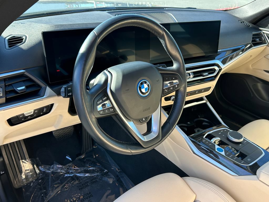 Used 2023 BMW i4 eDrive40 w/ Premium Package RWD image 13