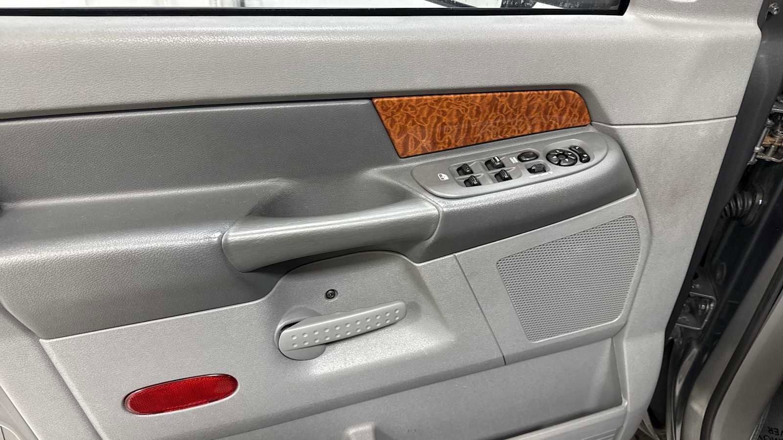 Used 2006 Dodge Ram 1500 Truck SLT image 15