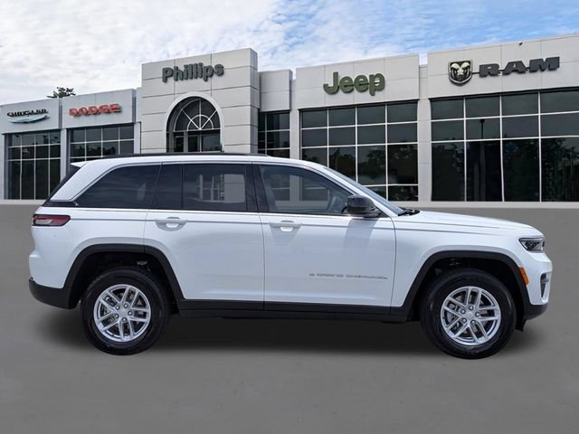 New 2026 Jeep Grand Cherokee Laredo RWD image 2