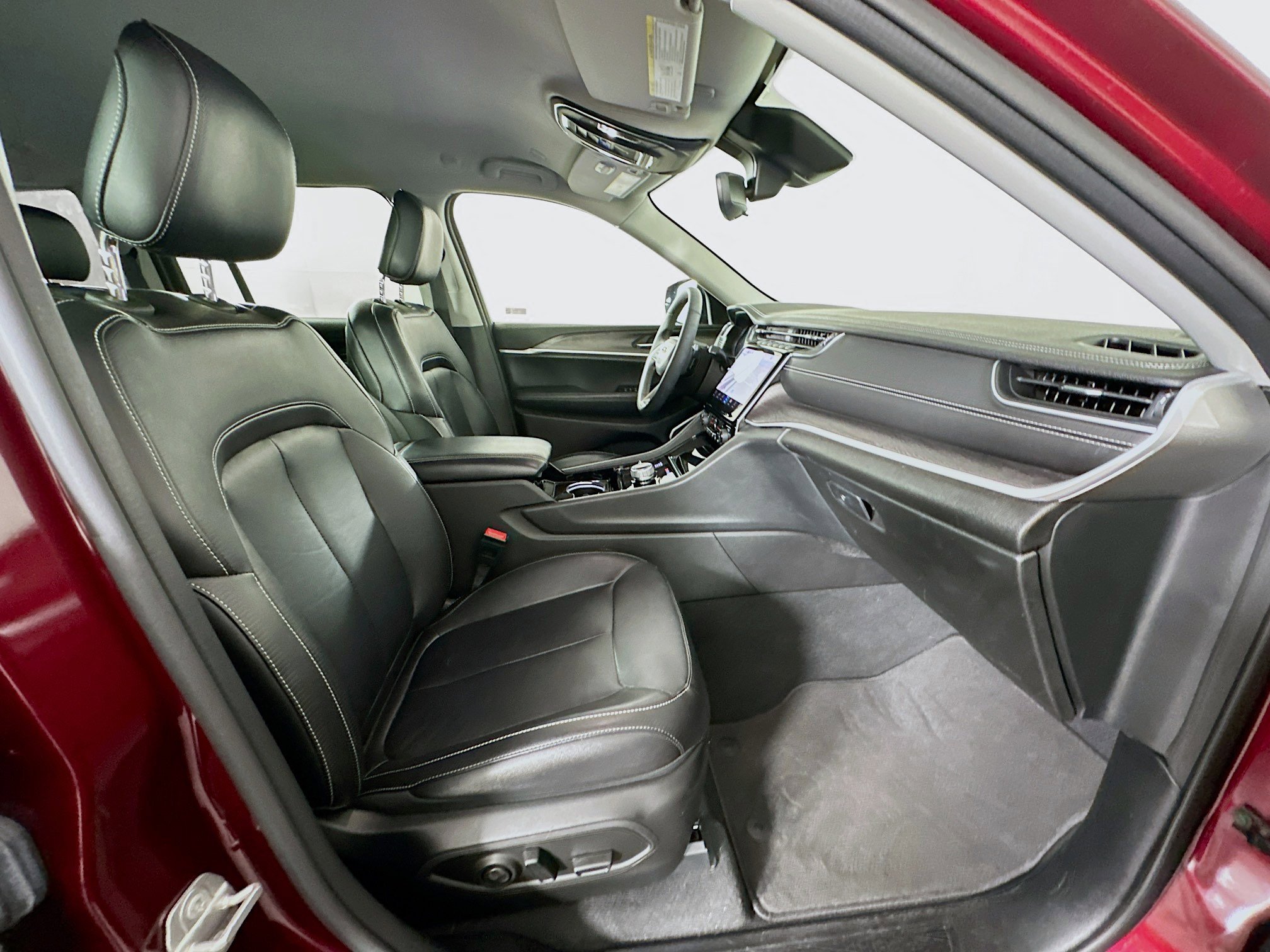 Used 2023 Jeep Grand Cherokee Limited image 32