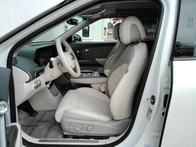 Used 2024 Genesis GV60 RWD image 12