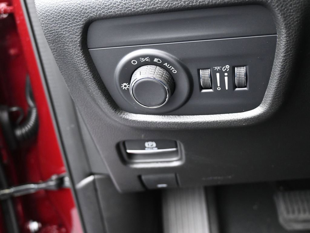 New 2025 Jeep Grand Cherokee Altitude image 26