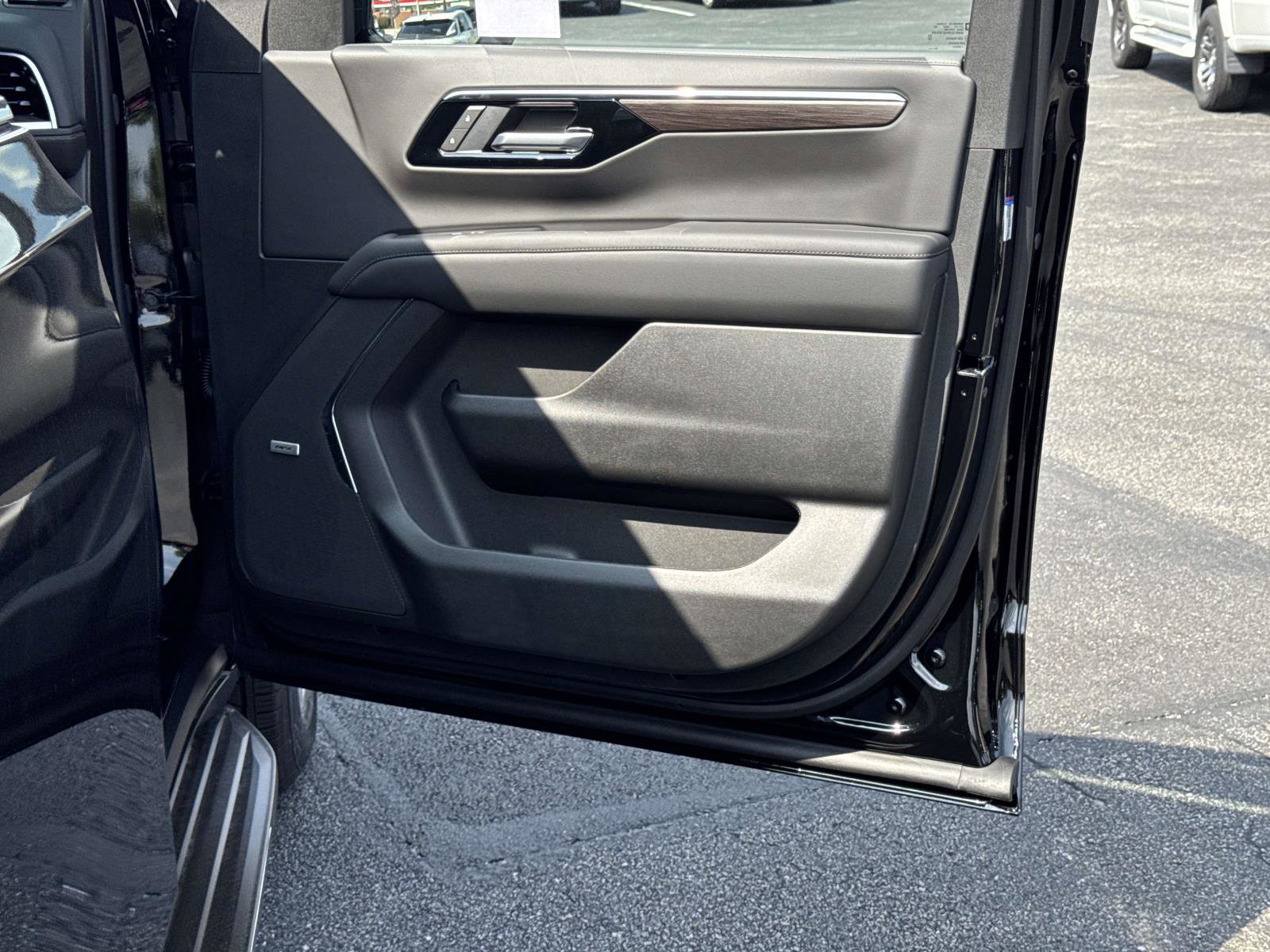 New 2026 Chevrolet Suburban LT w/ Comfort Package image 12