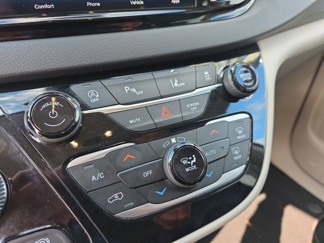 Used 2023 Chrysler Pacifica Touring-L FWD image 30