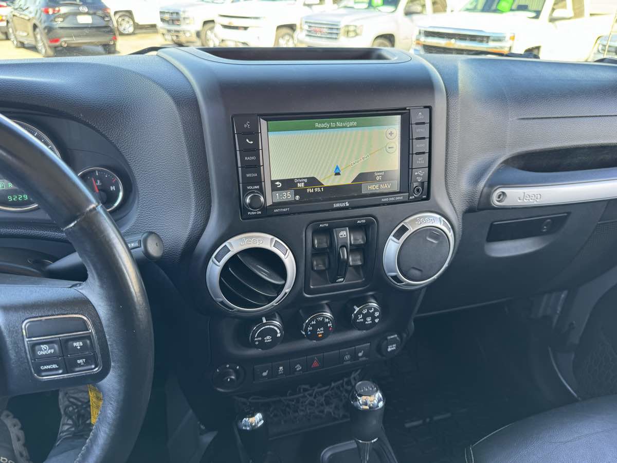 Used 2016 Jeep Wrangler Unlimited Sahara w/ Connectivity Group image 25