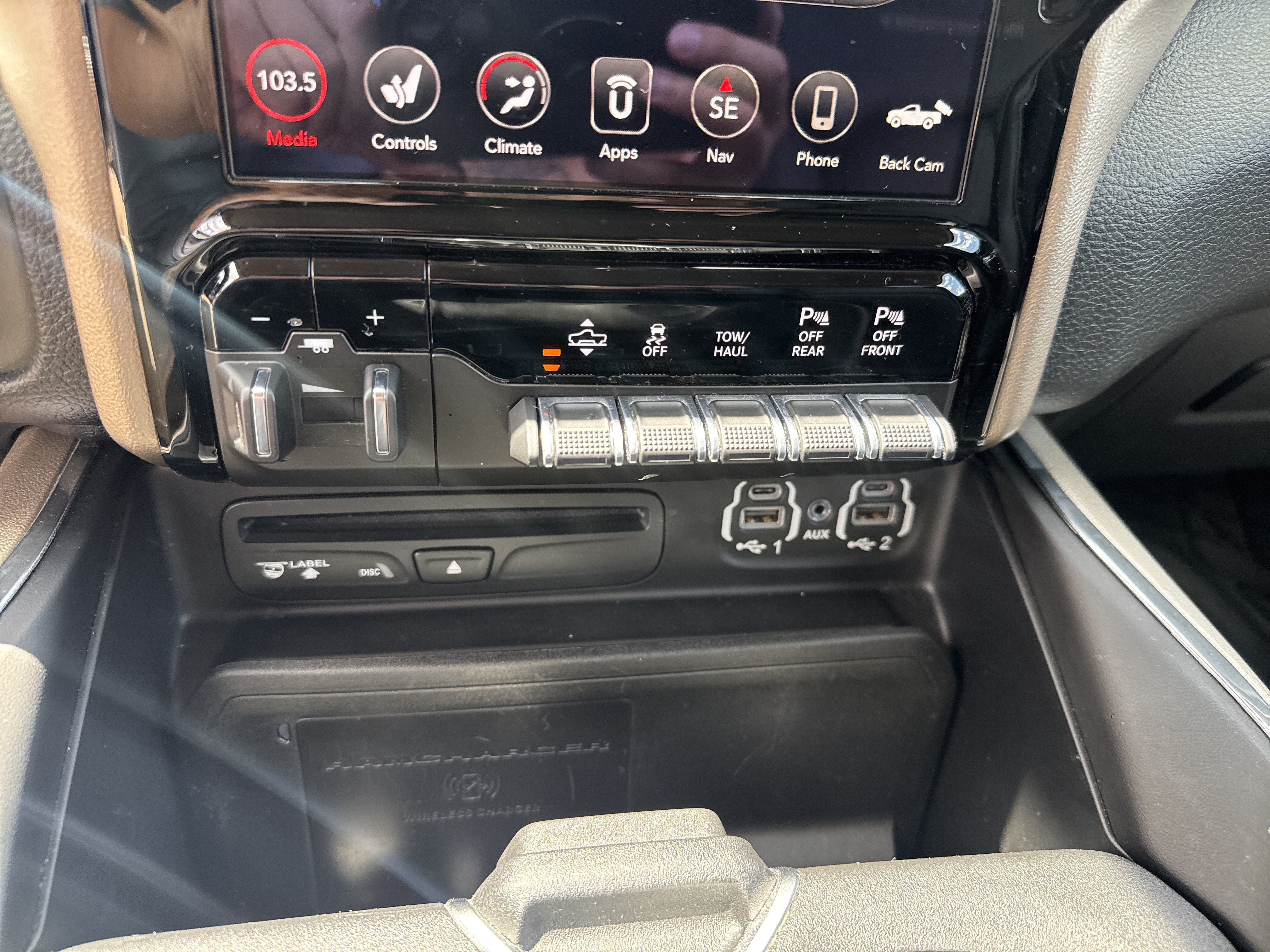 Used 2019 RAM 1500 Laramie AWD/4WD image 25