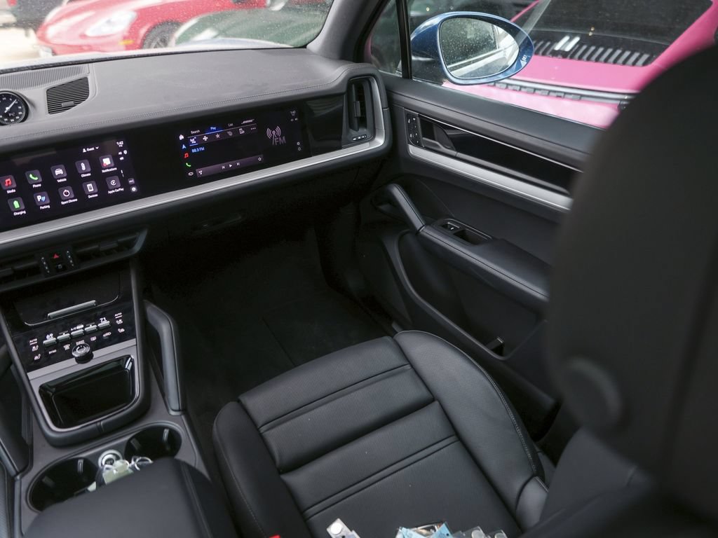 Certified 2025 Porsche Cayenne E-Hybrid AWD/4WD image 35