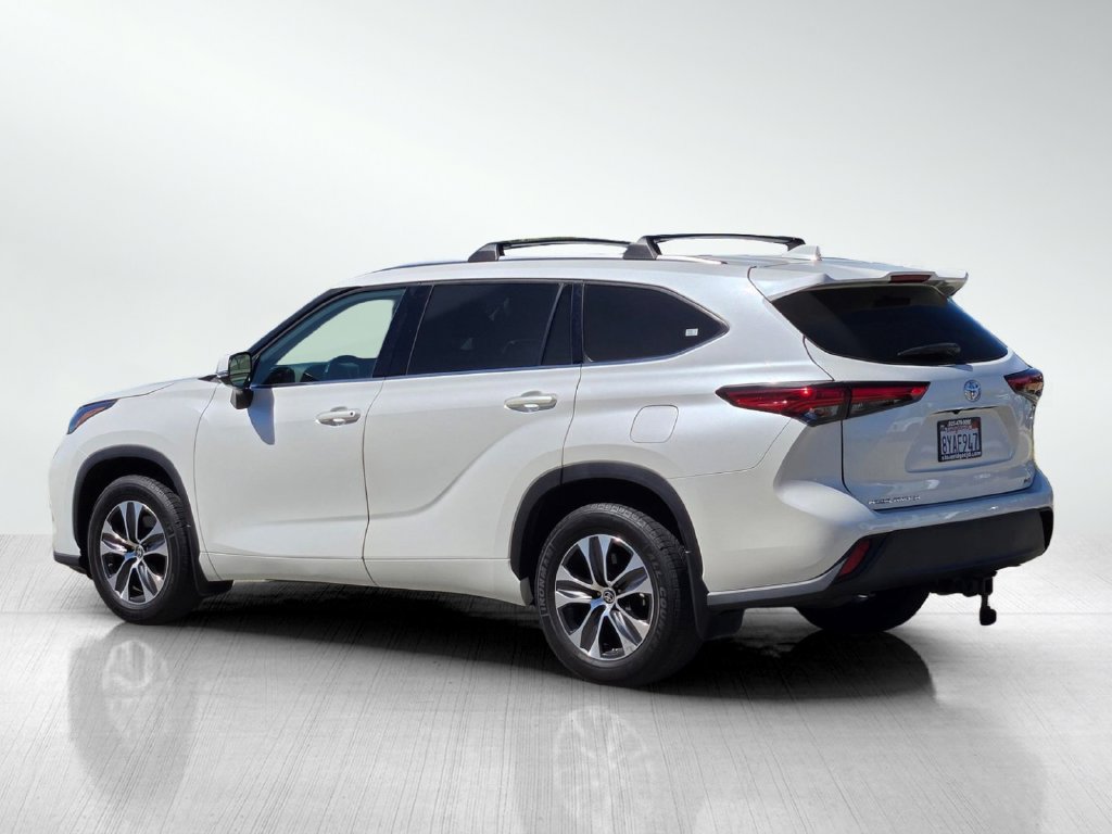 Used 2021 Toyota Highlander XLE FWD image 8