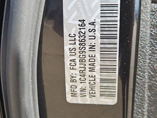 Used 2025 Jeep Grand Cherokee L Limited w/ Black Appearance Package image 32