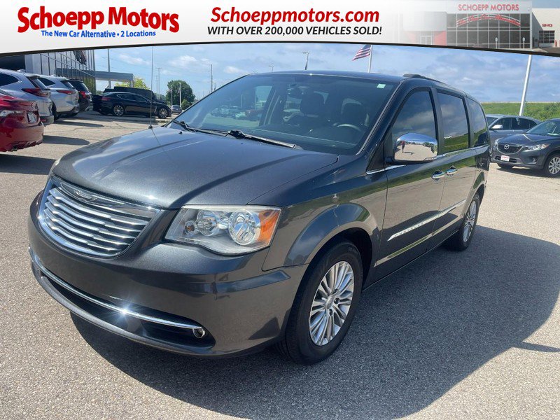 Used 2016 Chrysler Town & Country Touring-L image 1