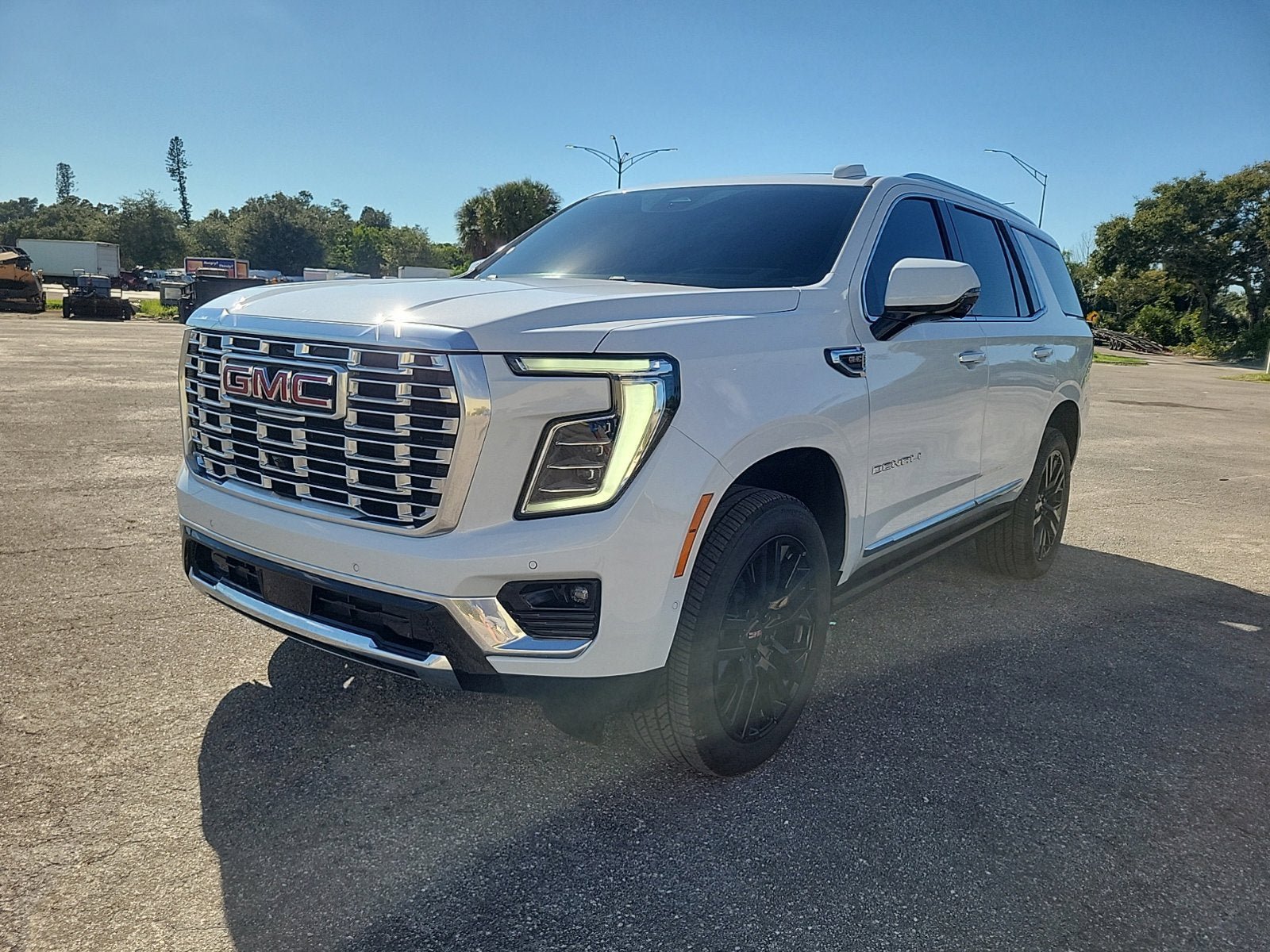 Used 2026 GMC Yukon Denali w/ Denali Reserve Package RWD image 2