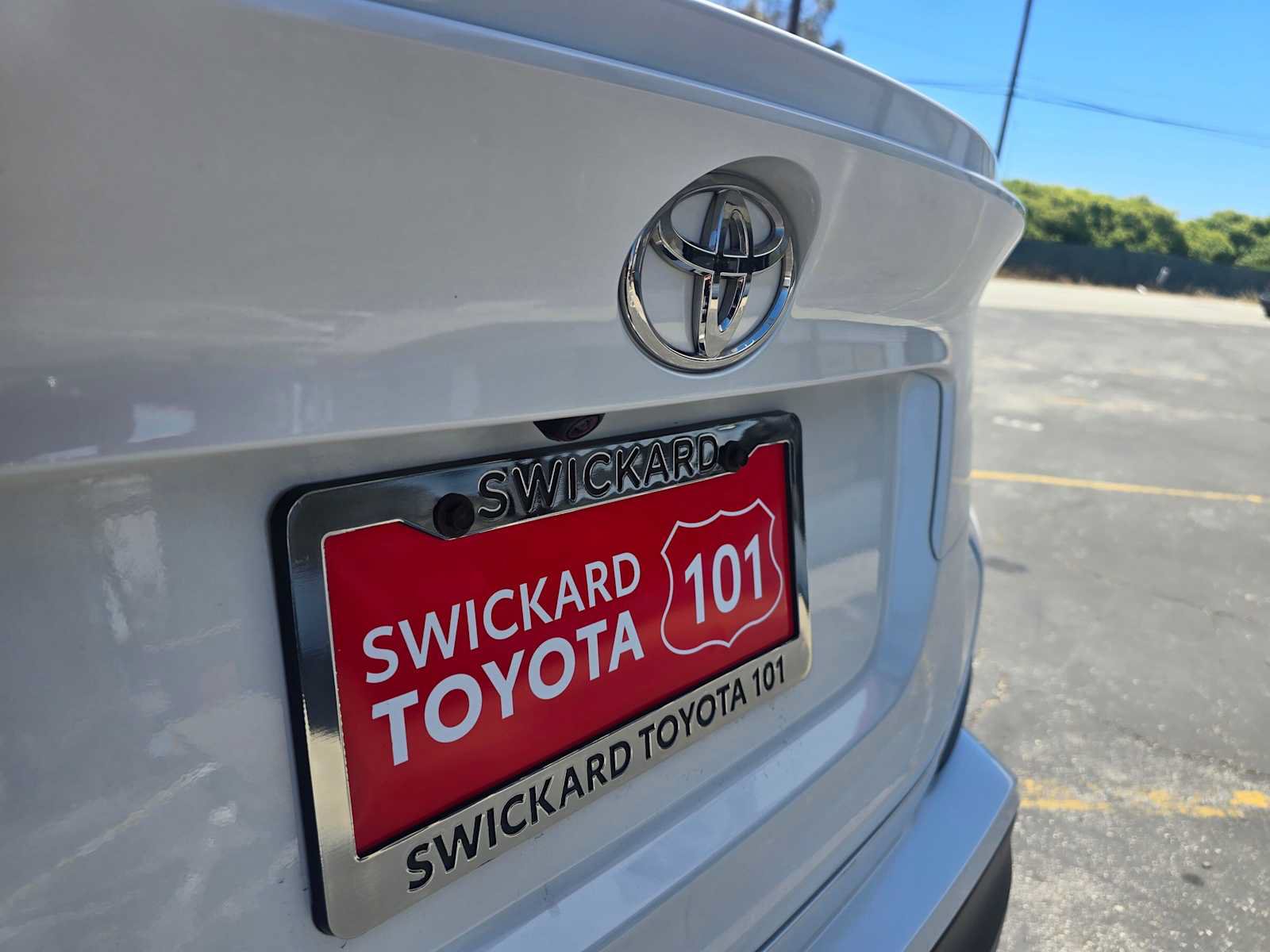 Used 2022 Toyota C-HR XLE FWD image 13