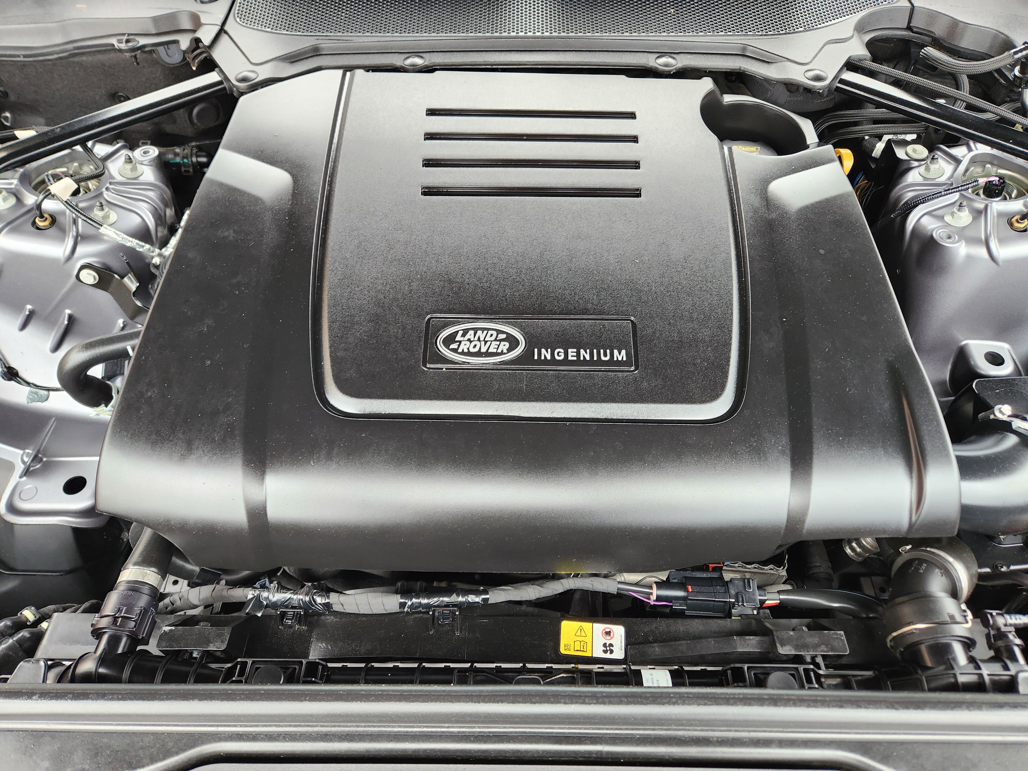 Certified 2024 Land Rover Discovery S image 9