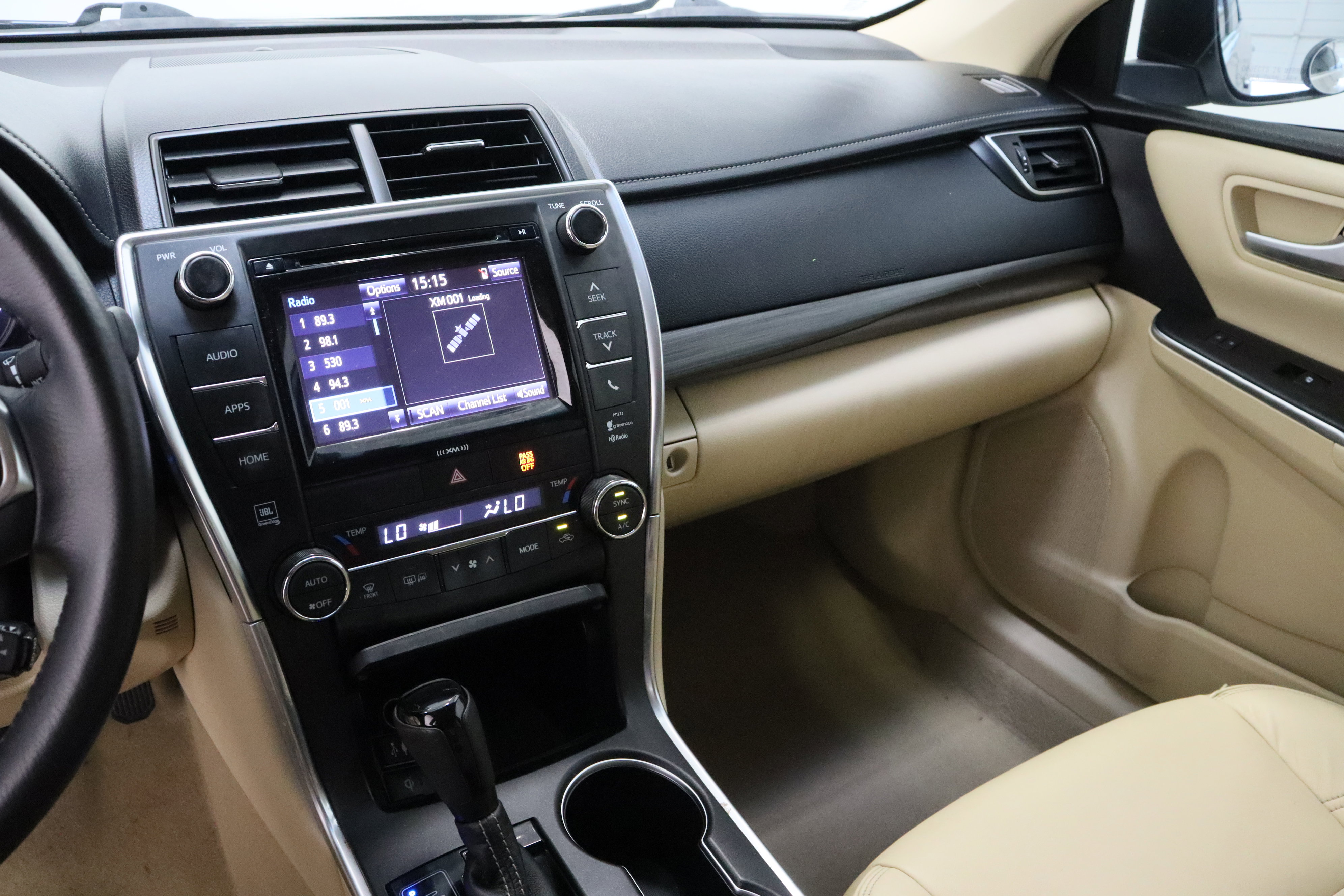 Used 2017 Toyota Camry XLE w/ Moonroof Package FWD image 16
