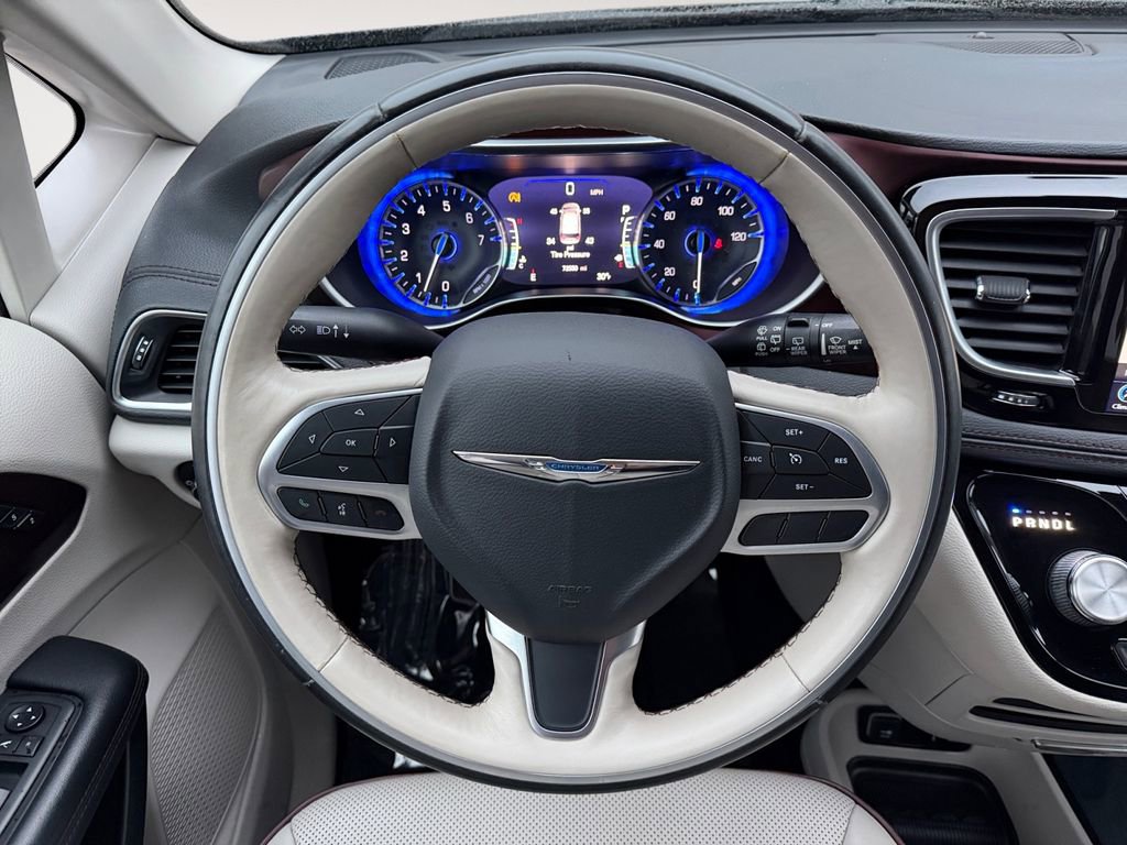 Used 2020 Chrysler Pacifica Limited image 23