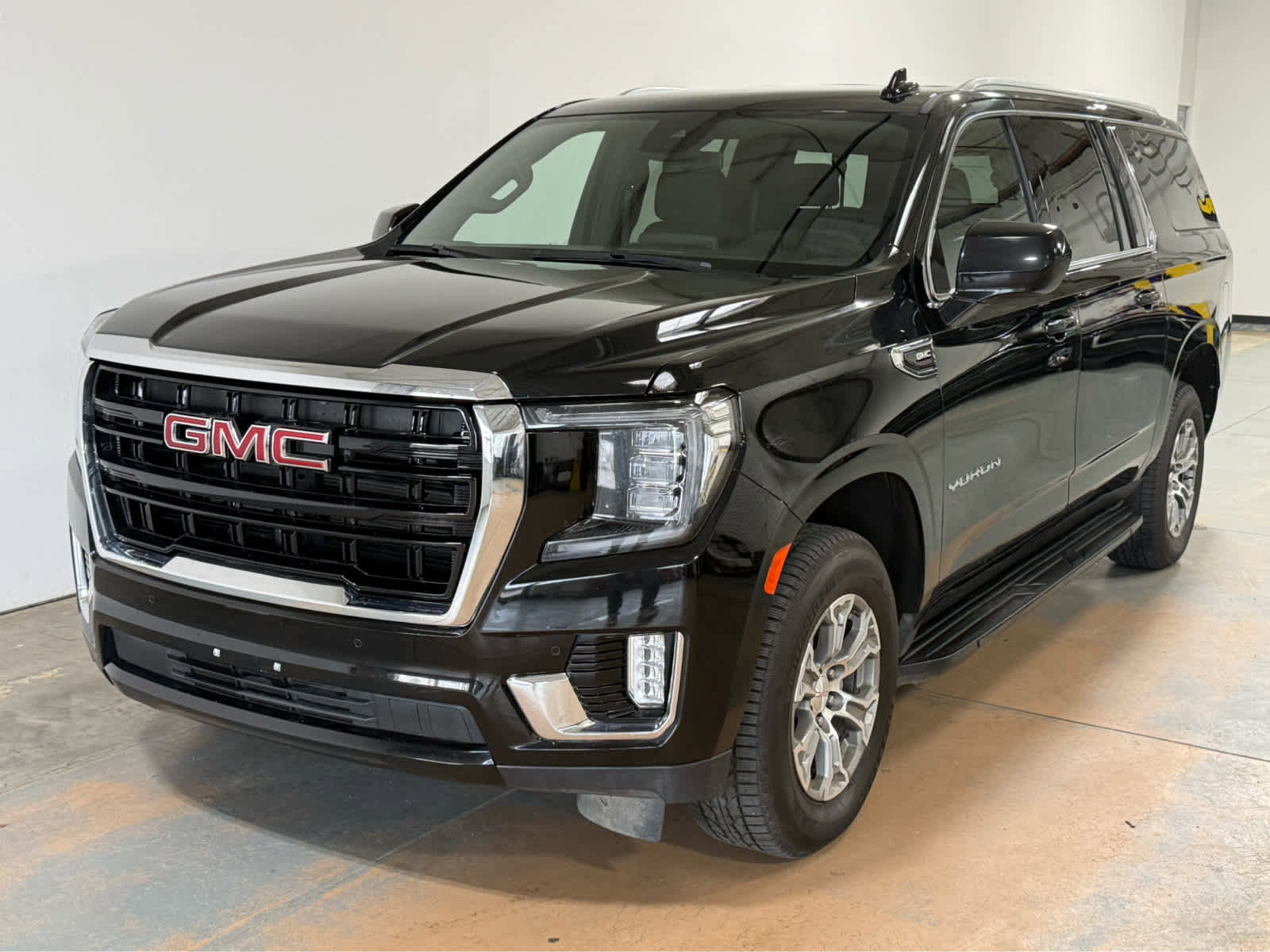 Certified 2024 GMC Yukon XL SLE w/ Max Trailering Package AWD/4WD image 1