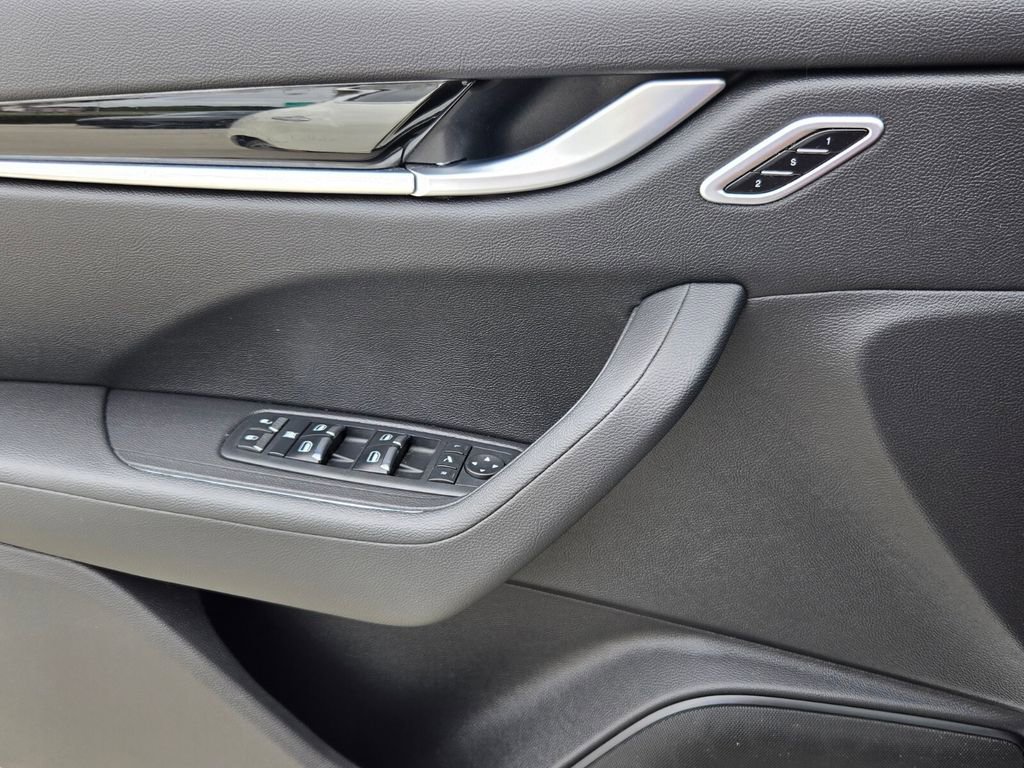 Used 2023 Maserati Levante GT image 27