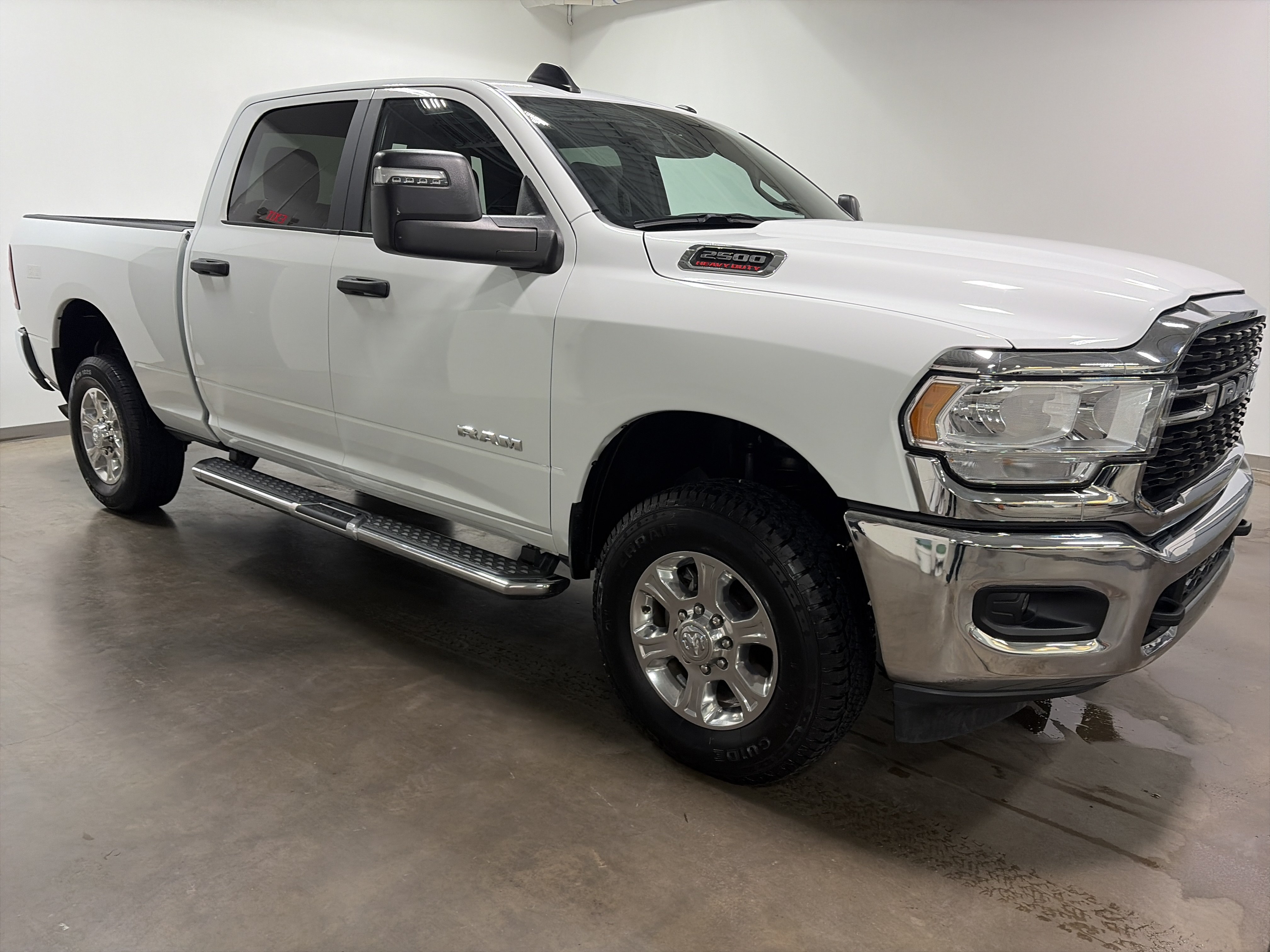 Used 2024 RAM 2500 Big Horn AWD/4WD image 2