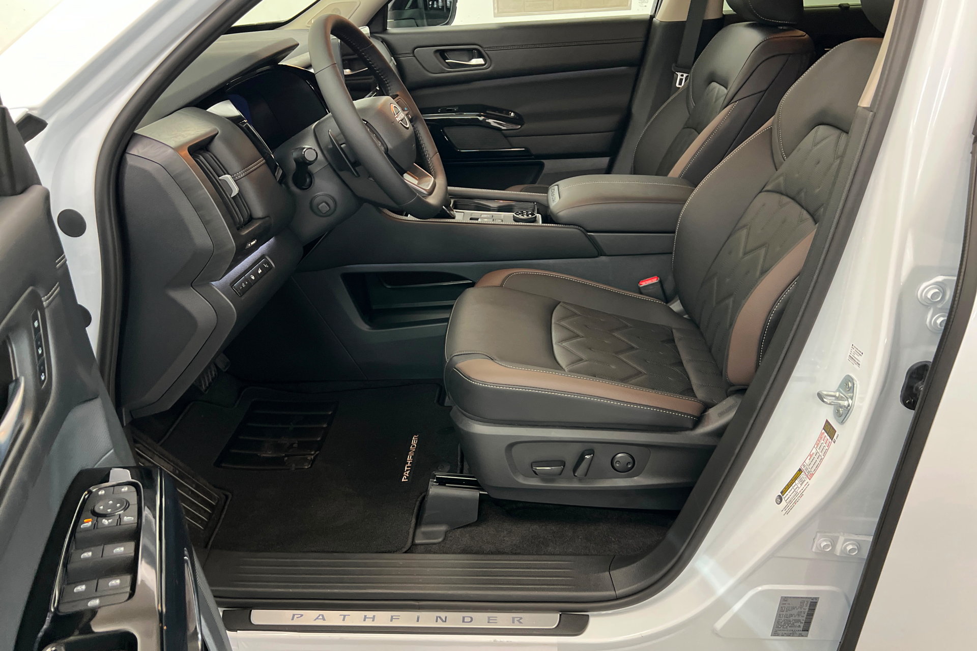 New 2026 Nissan Pathfinder Platinum AWD/4WD image 17