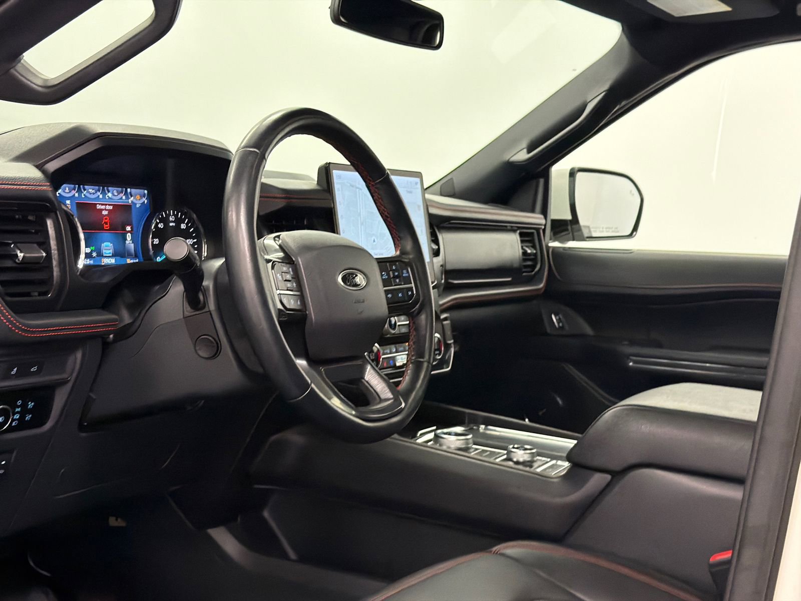 Used 2022 Ford Expedition Max Limited image 17