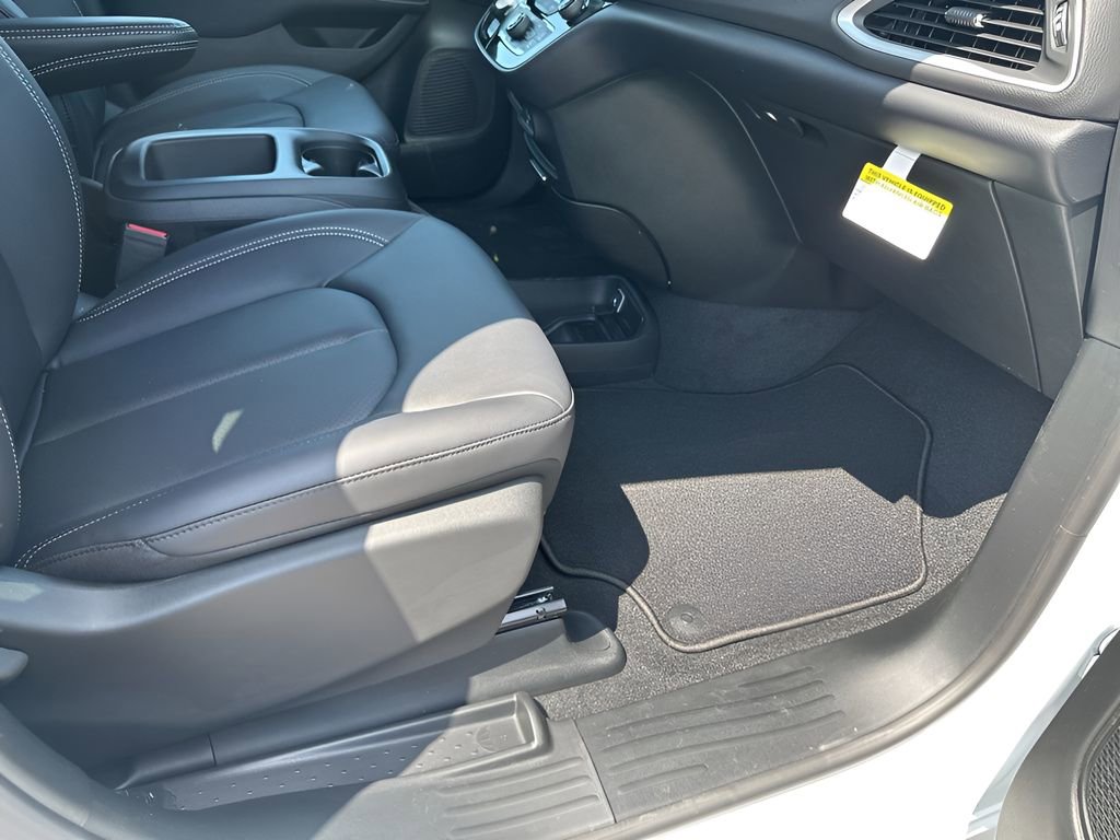 New 2026 Chrysler Voyager LX image 16